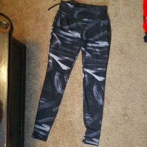 Danskin Now workout leggings